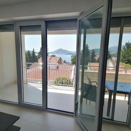 Apartman Sara Pržno Esterno foto