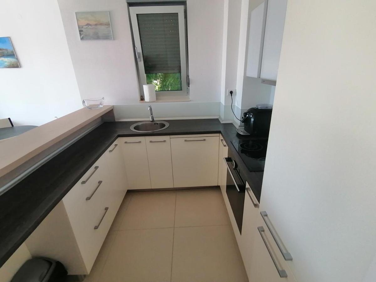 Apartman Sara Pržno Esterno foto