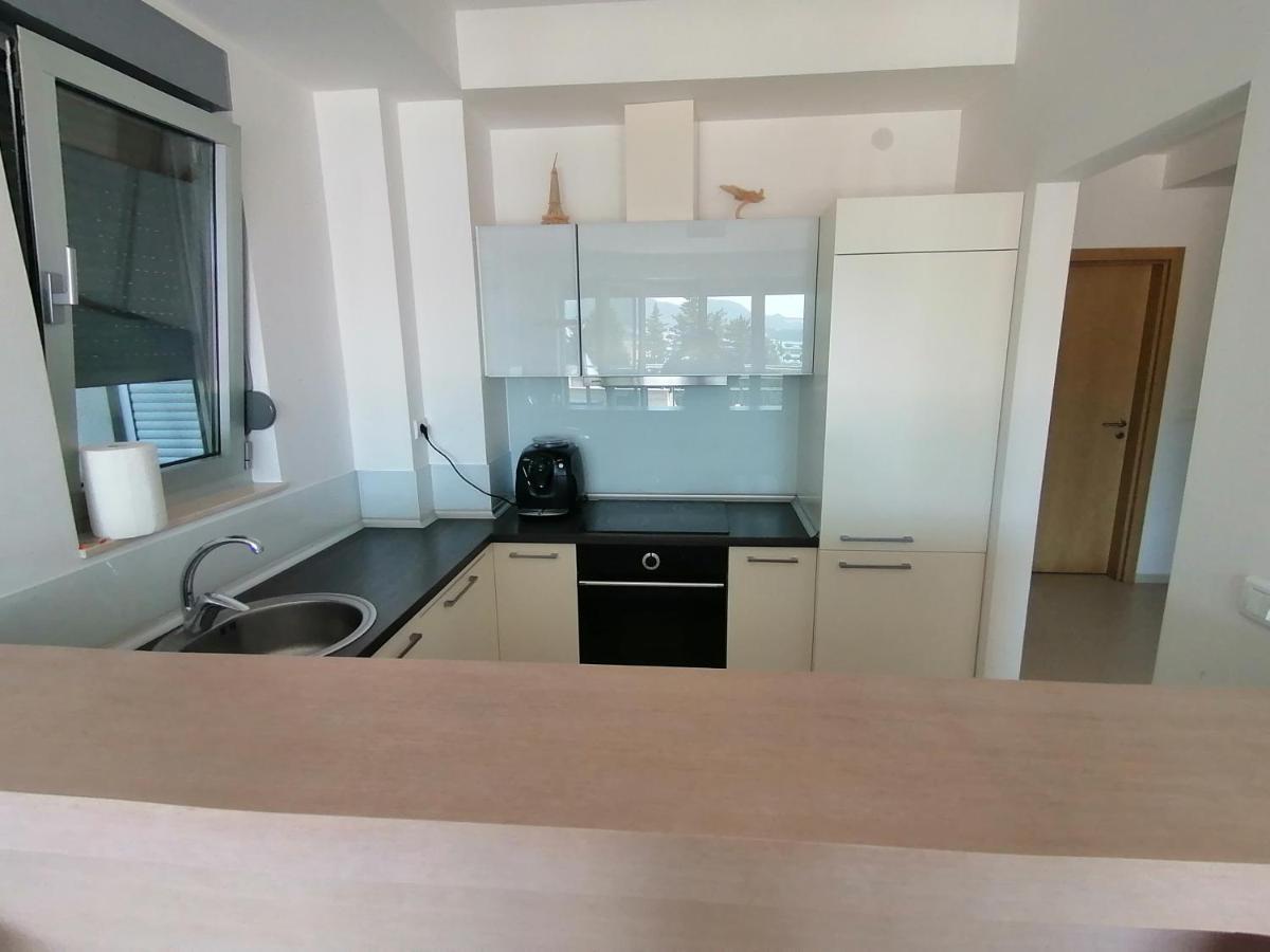 Apartman Sara Pržno Esterno foto